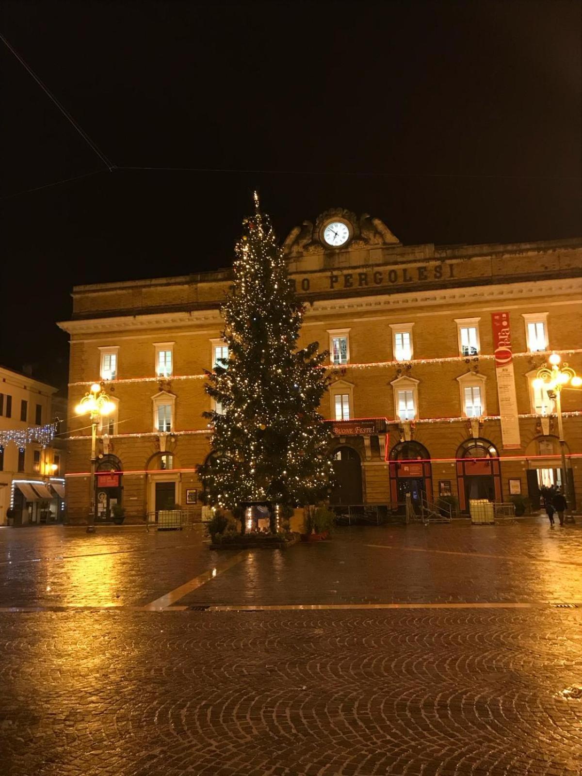 Апартаменты La Dimora Del Centro Ези Экстерьер фото