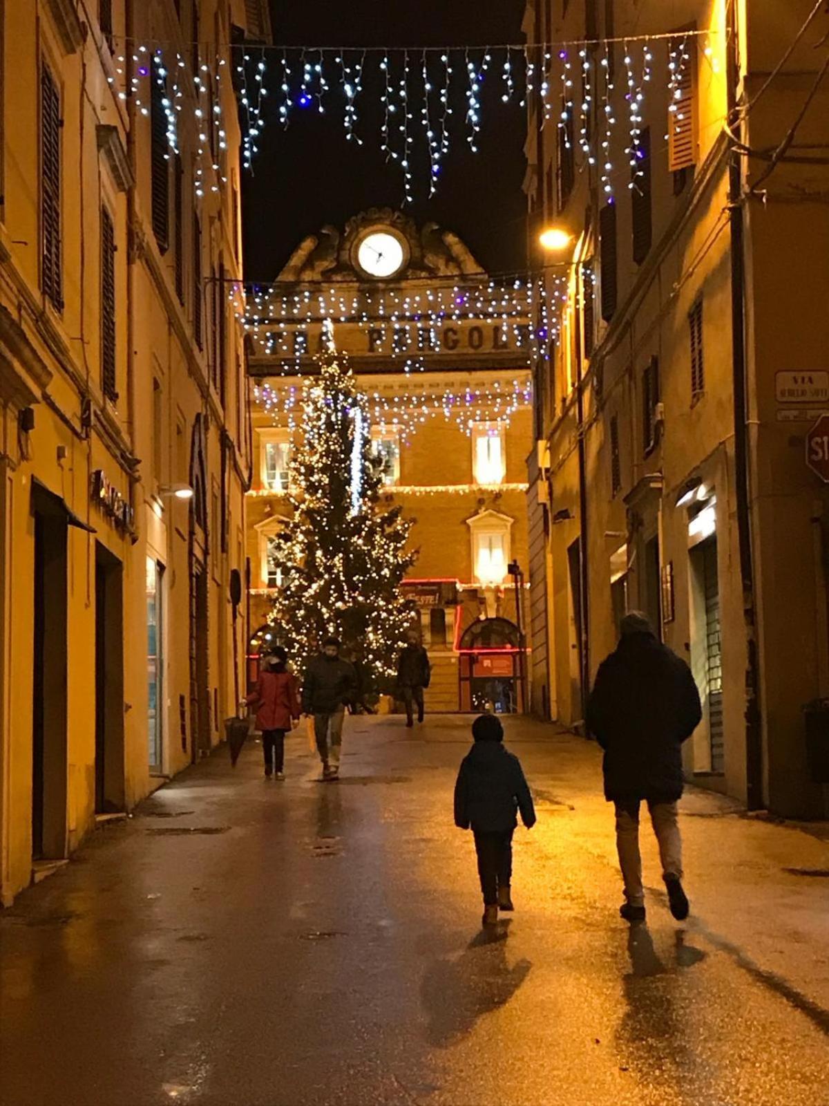 Апартаменты La Dimora Del Centro Ези Экстерьер фото