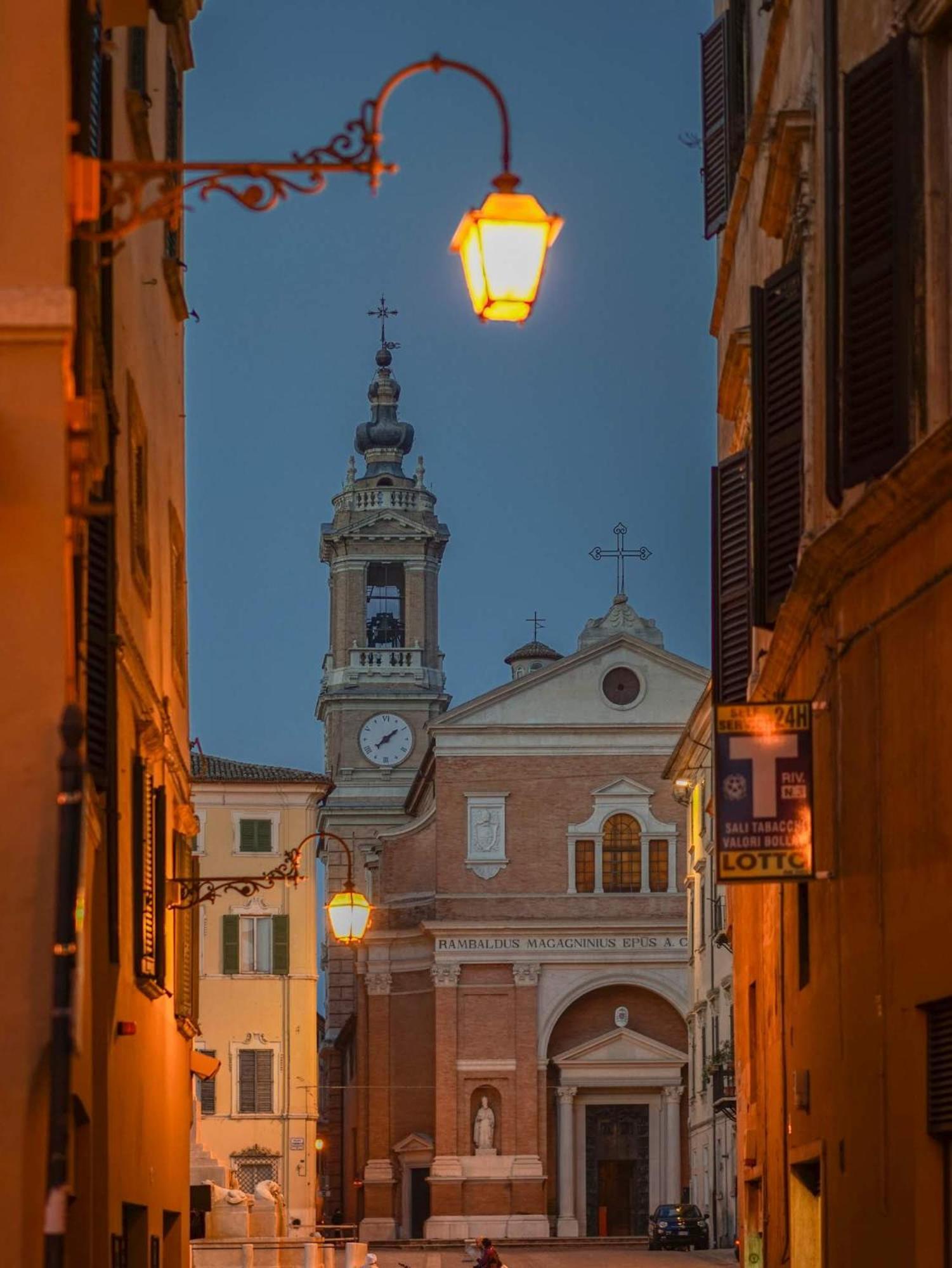Апартаменты La Dimora Del Centro Ези Экстерьер фото
